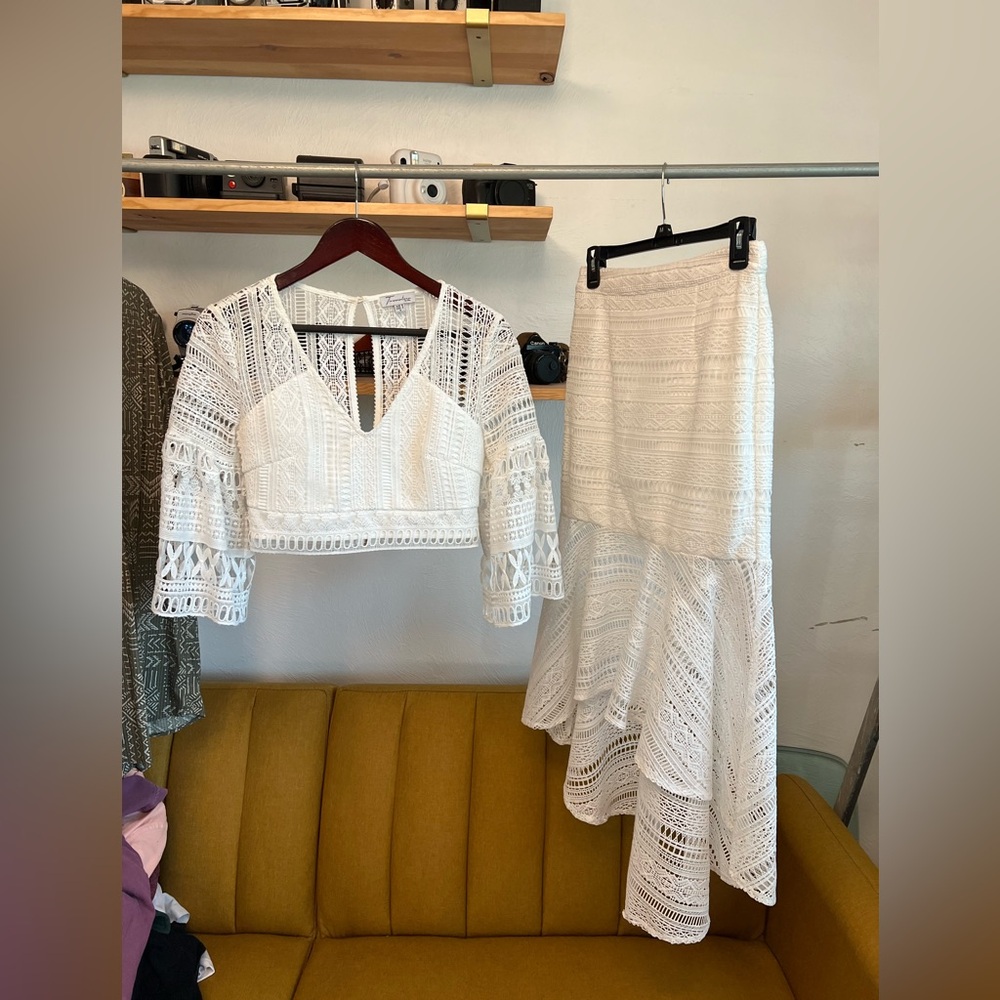 BEAUTIFUL BEACHY WHITE SET